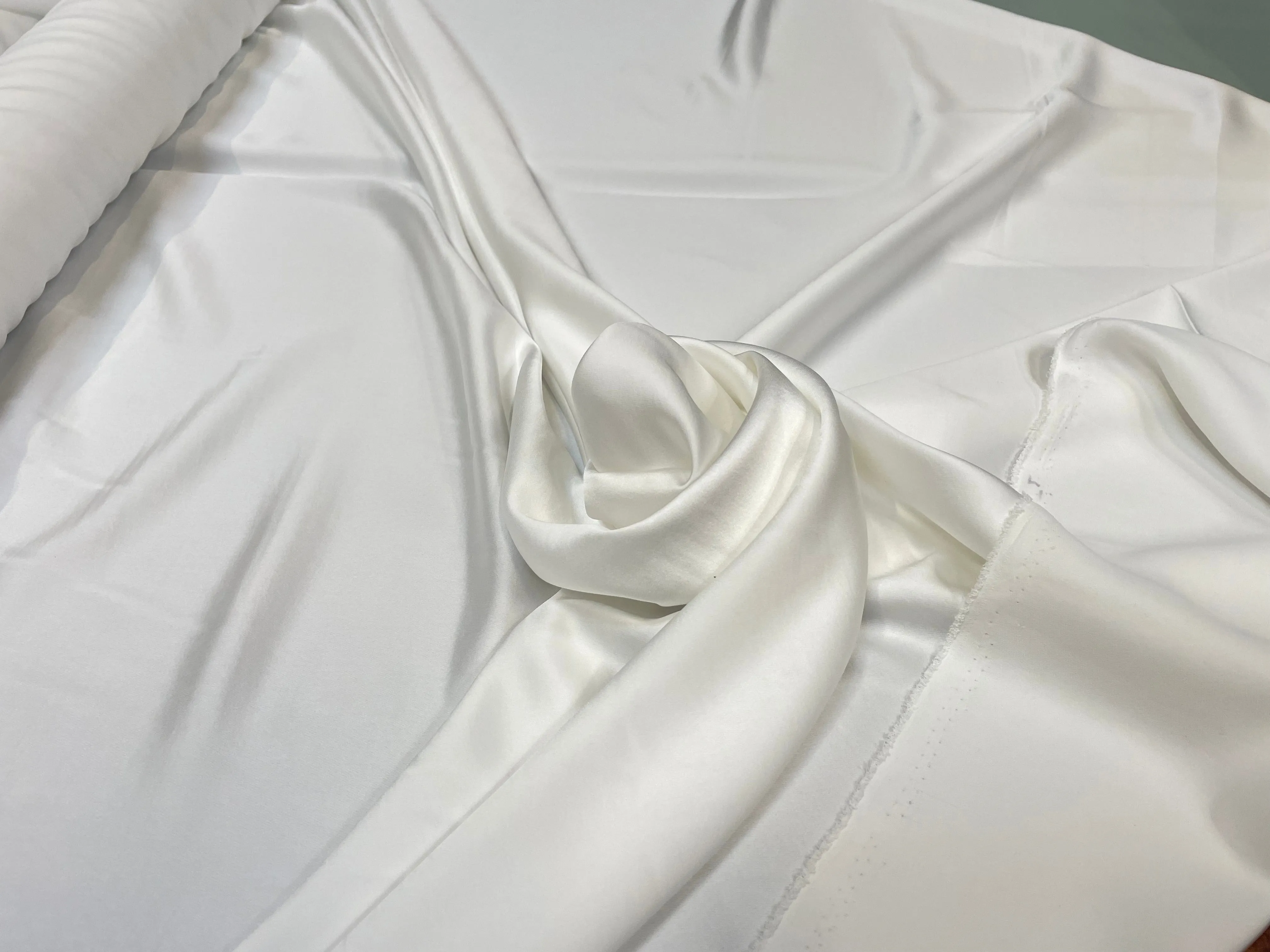 CRÊPE ENVERS SATIN FABRICATION ITALIENNE